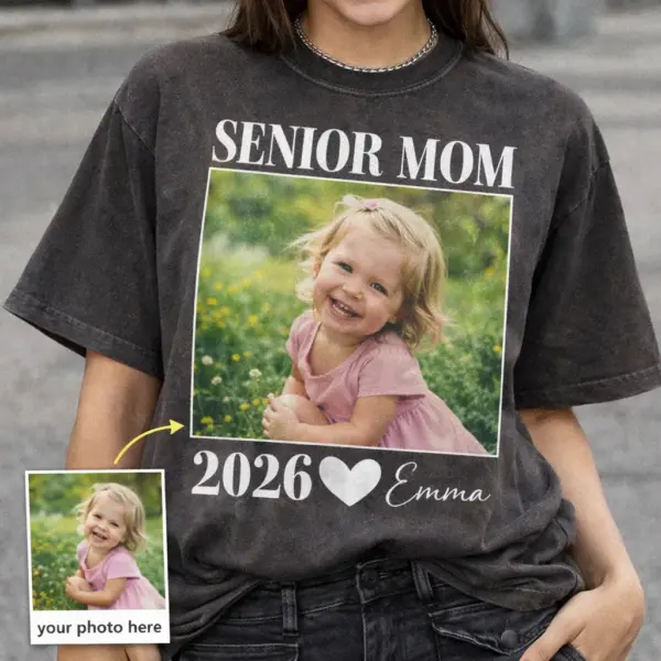 3731c9f5-9083-42e2-a2fe-887425748474 Personalized Senior Mom & Dad 2026 Shirt – Custom Photo Graduation Tee