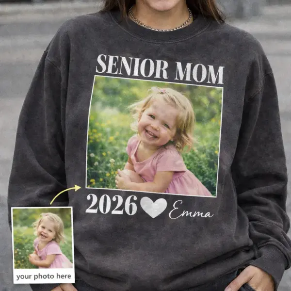 cffe4e69-e8b7-472b-9c1a-80b3f38cd850 Personalized Senior Mom & Dad 2026 Shirt – Custom Photo Graduation Tee